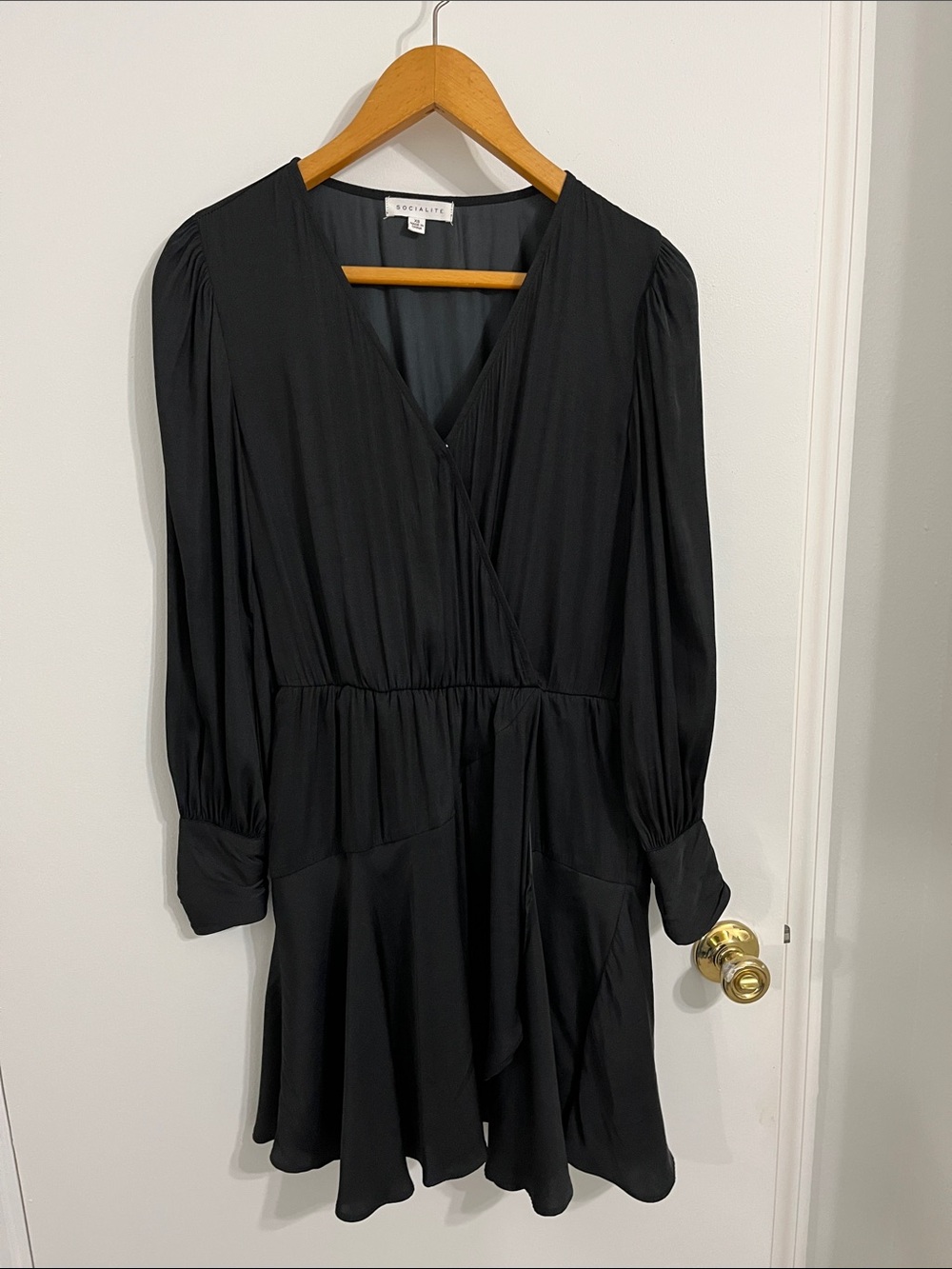 Black V-Neck Long Sleeve Dress